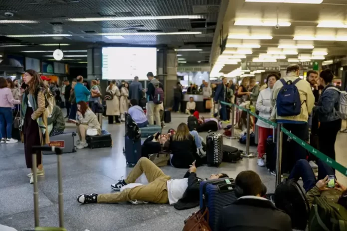 Robo de cable y choque de tren dejan sin servicio a 11.000 pasajeros en España