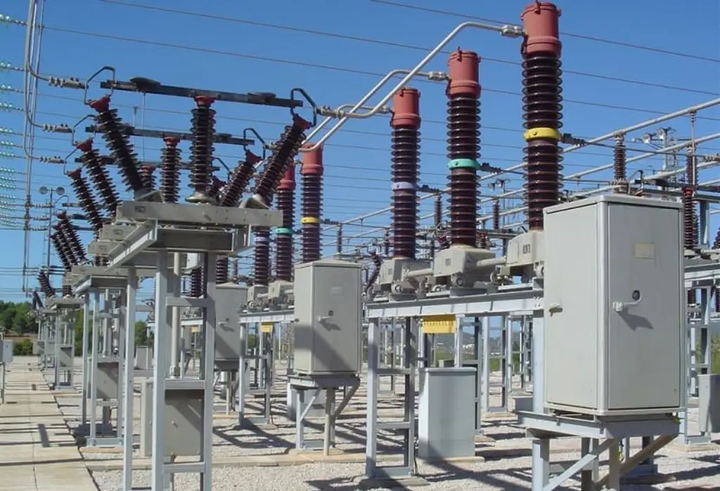 Hombre recibe descarga eléctrica al intentar robar en subestación