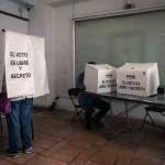 México elige jueces con baja participación y polémica judicial