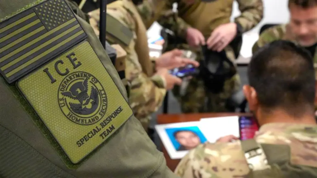 EE.UU. ofrece perdón de multas a migrantes que se autodeporten
