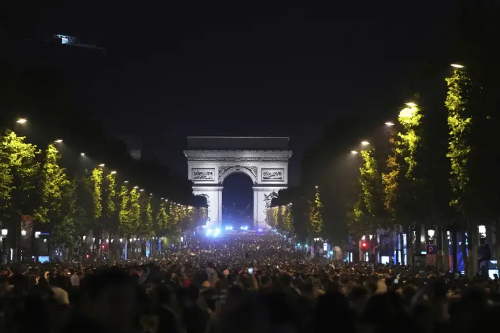 El triunfo histórico del PSG en la Champions terminó en Violencia