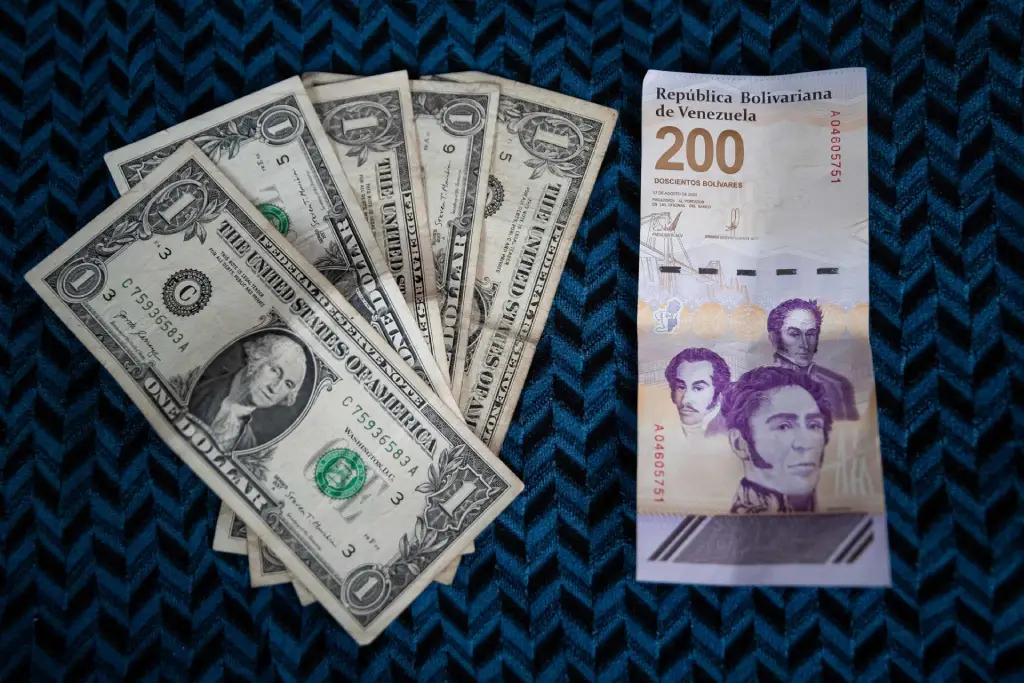 Dólar supera los 100 bolívares en Venezuela: inflación y controles
