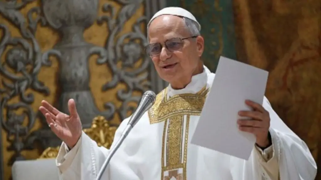 Papa León XIV pide defender la dignidad humana hasta el final