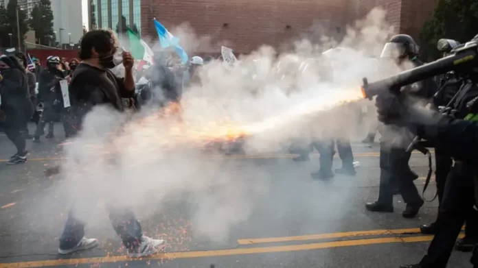 El gobernador de California acusó a Trump de inflamar las protestas en Los Ángeles