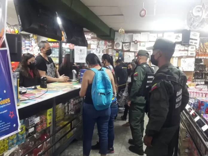 Gobierno despliega fiscales para vigilar dólar oficial en comercios