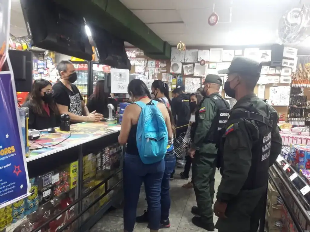 Gobierno despliega fiscales para vigilar dólar oficial en comercios